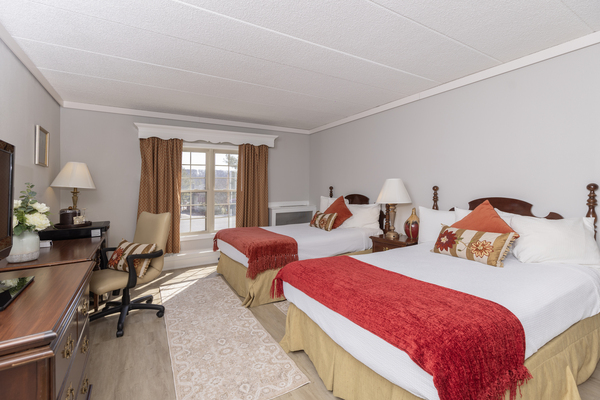 Double Deluxe Photo 1