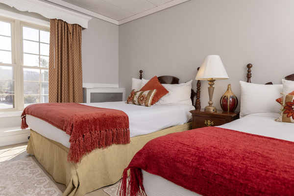 Double Deluxe Photo 3