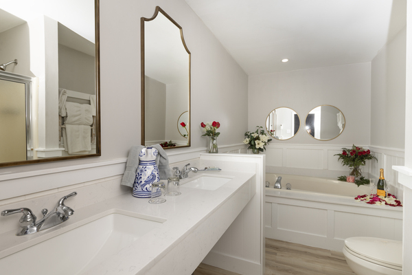 Honeymoon Suite Photo 5