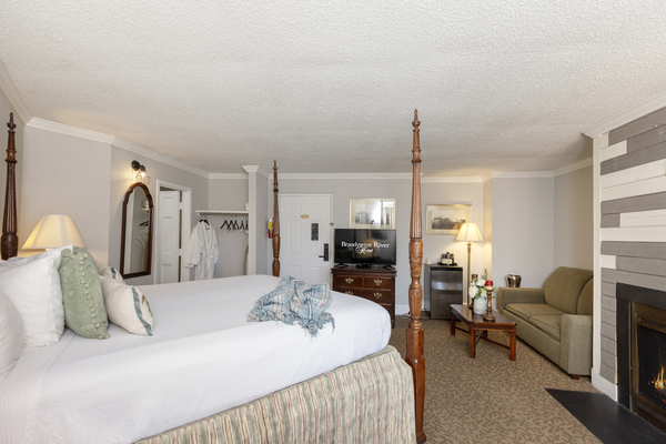 Honeymoon Suite Photo 3