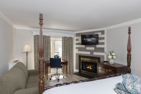 King Fireside & Jacuzzi Suite Photo 1