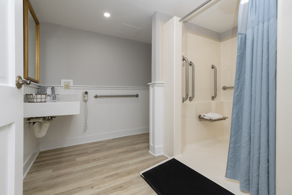 Queen Accessible Photo 5