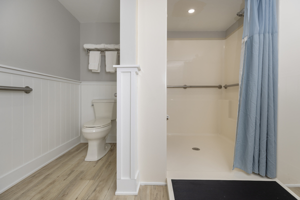 Queen Accessible Photo 6